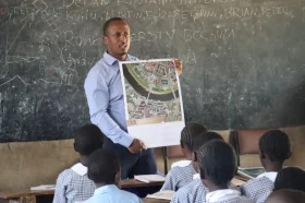 2025-11-25_ILV-Fernerkundung_Kalender_Entwicklungshilfe_Kenia_Kuria_Thiongo_1